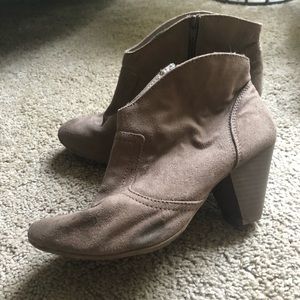Heel bootie